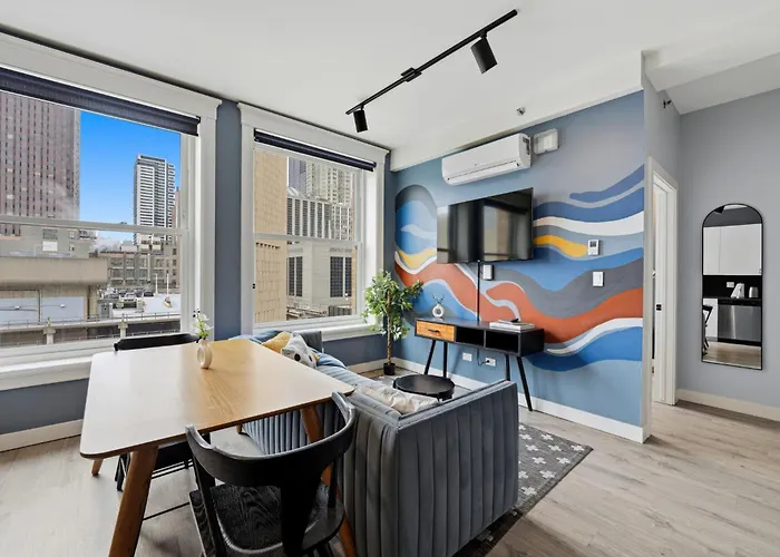 The Plymouth 3bd 4* Chicago