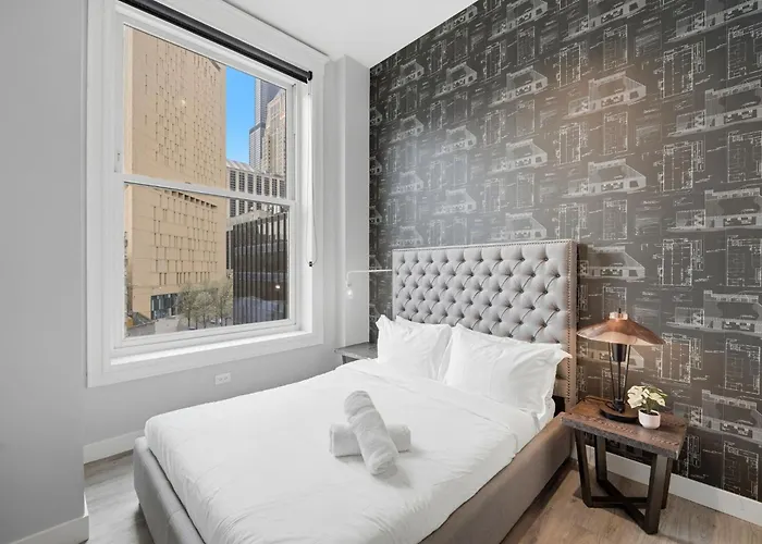 The Plymouth 3bd 4* Chicago