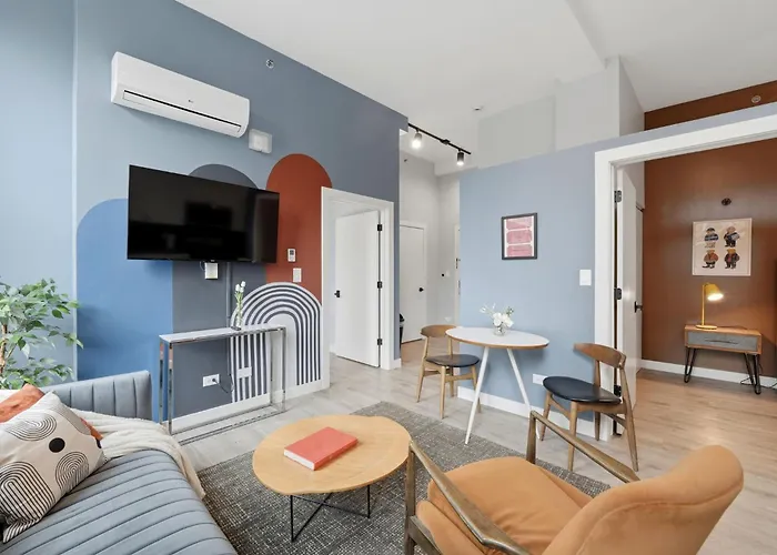 The Plymouth 3bd 4* Chicago