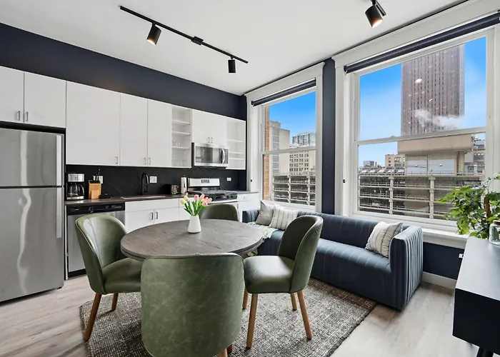 The Plymouth 3bd 4* Chicago