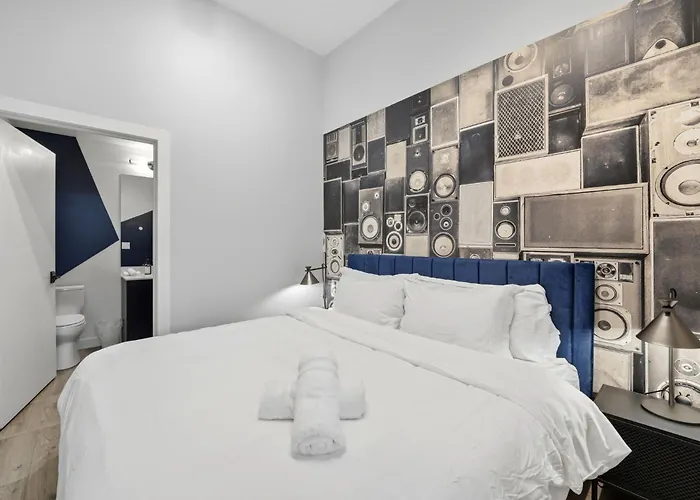 The Plymouth 3bd Chicago